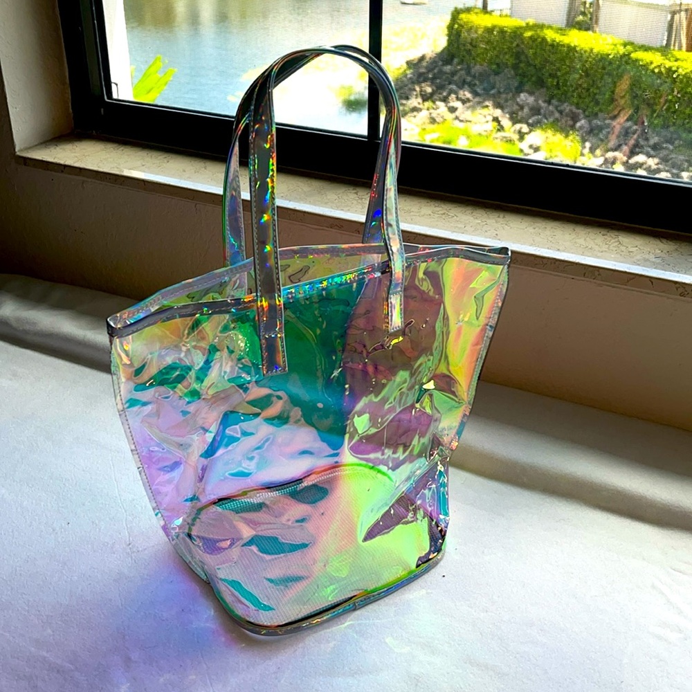 Holographic tote
